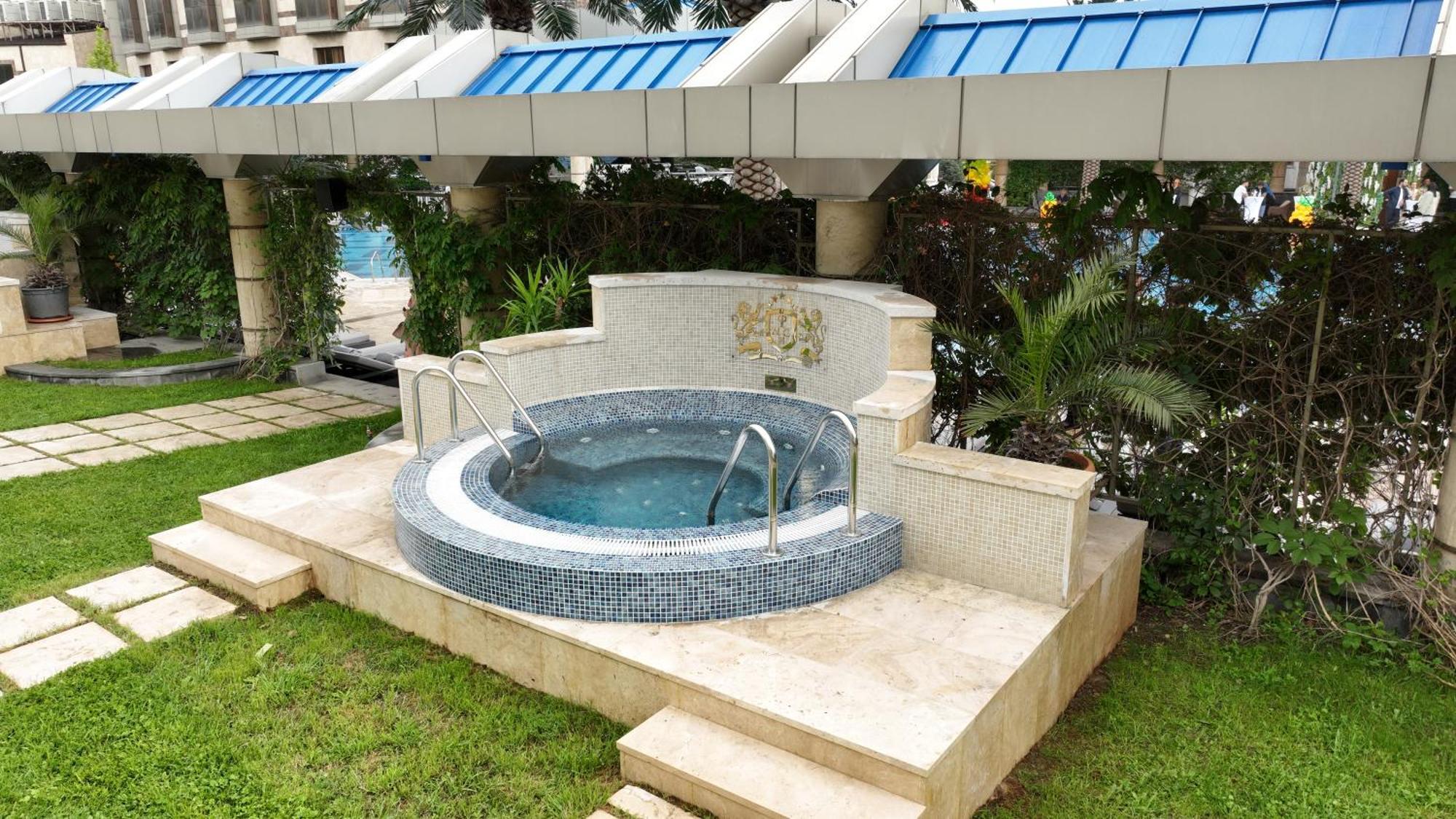 Multi Grand Pharaon Hotel Ptghni Bagian luar foto