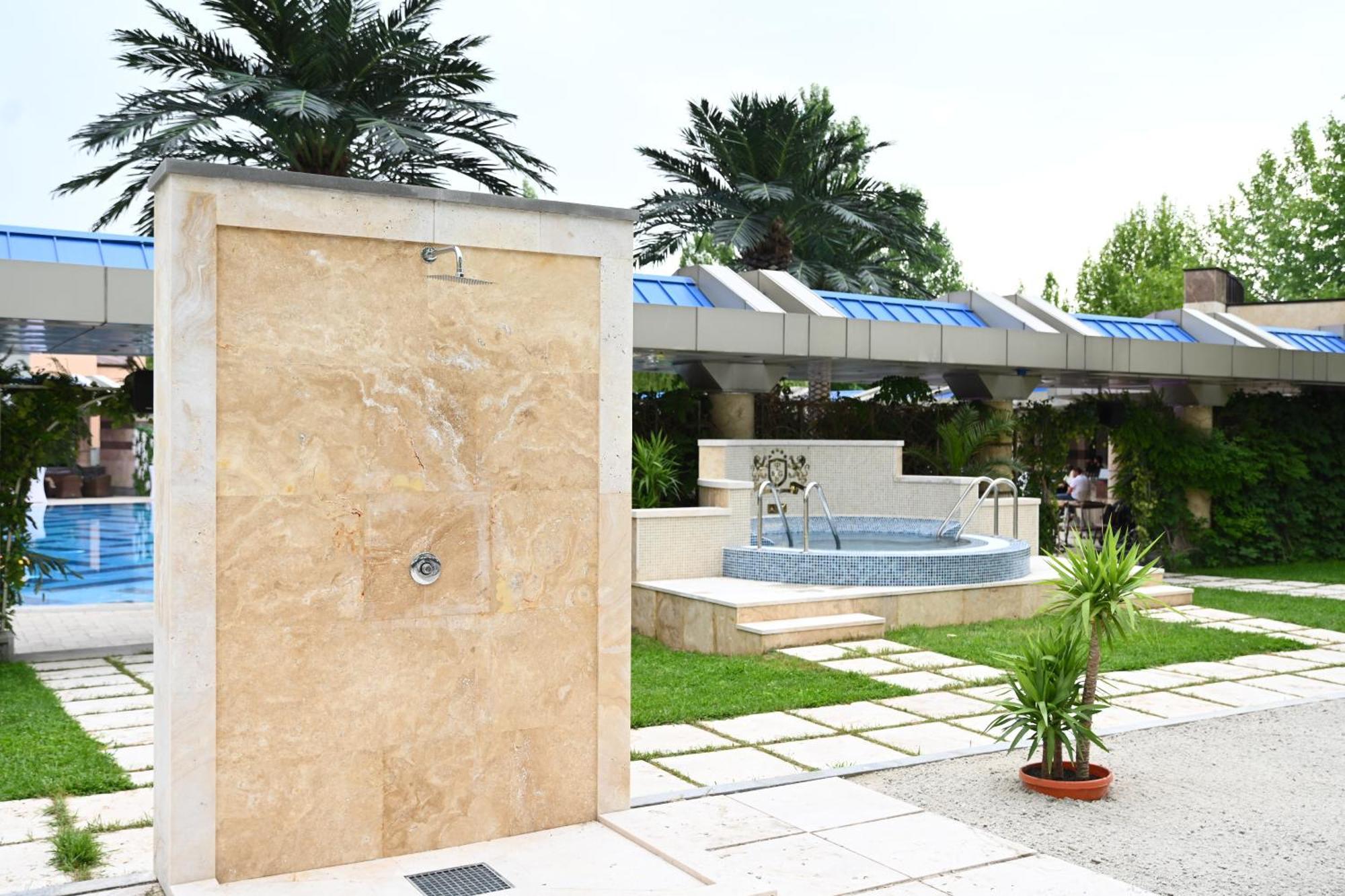 Multi Grand Pharaon Hotel Ptghni Bagian luar foto
