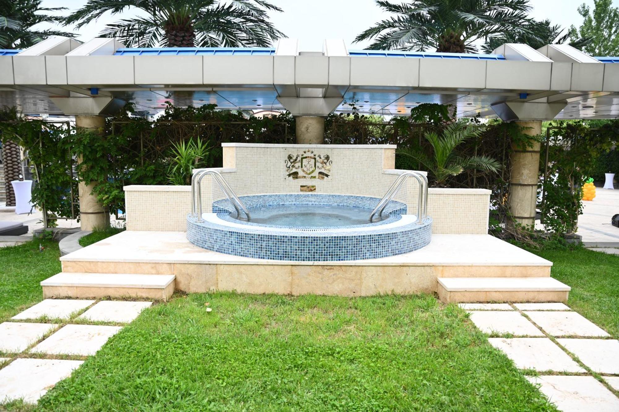 Multi Grand Pharaon Hotel Ptghni Bagian luar foto
