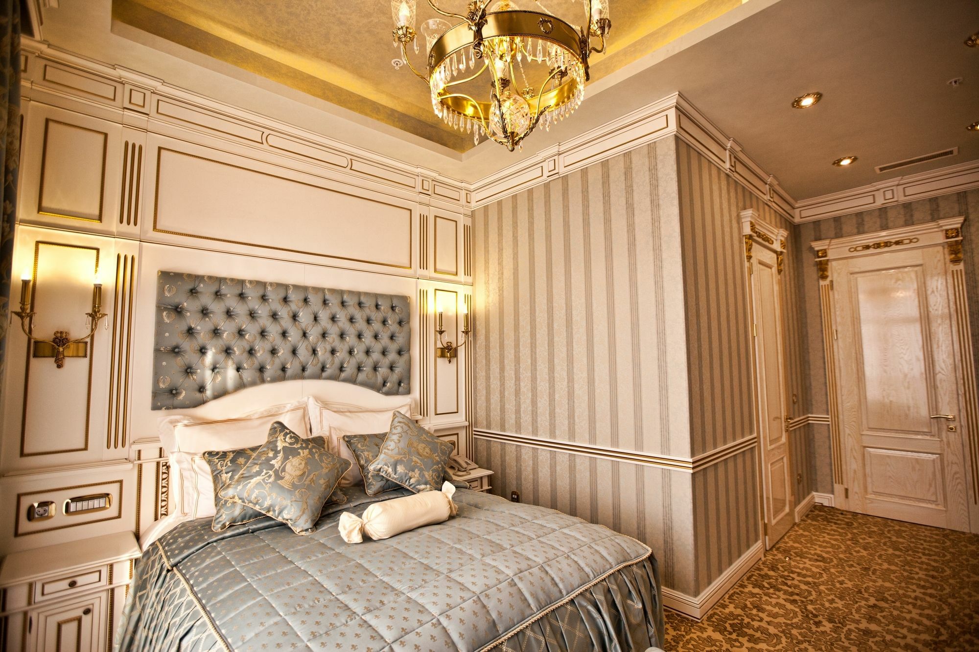 Multi Grand Pharaon Hotel Ptghni Bagian luar foto